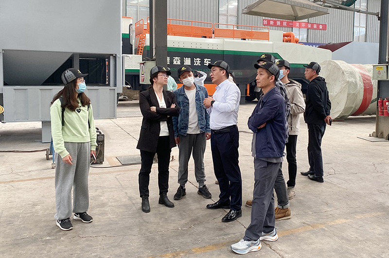 华中科技大学、中南大学一行莅临德森生产基地考察调研